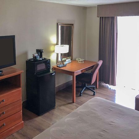 Quality Inn Near Joint Base Andrews-Washington Area Кэмп Спрингс Экстерьер фото
