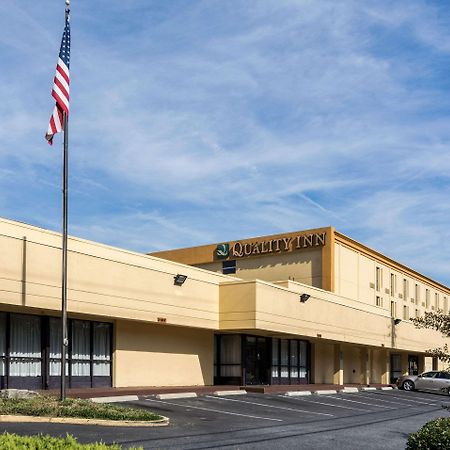 Quality Inn Near Joint Base Andrews-Washington Area Кэмп Спрингс Экстерьер фото