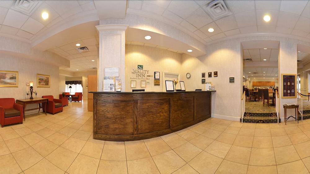 Quality Inn Near Joint Base Andrews-Washington Area Кэмп Спрингс Экстерьер фото