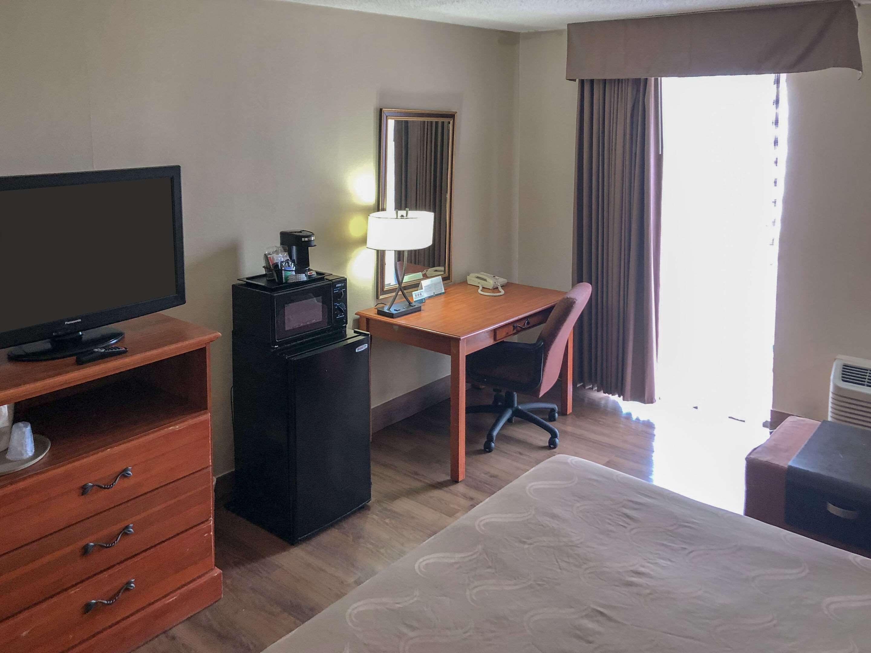 Quality Inn Near Joint Base Andrews-Washington Area Кэмп Спрингс Экстерьер фото