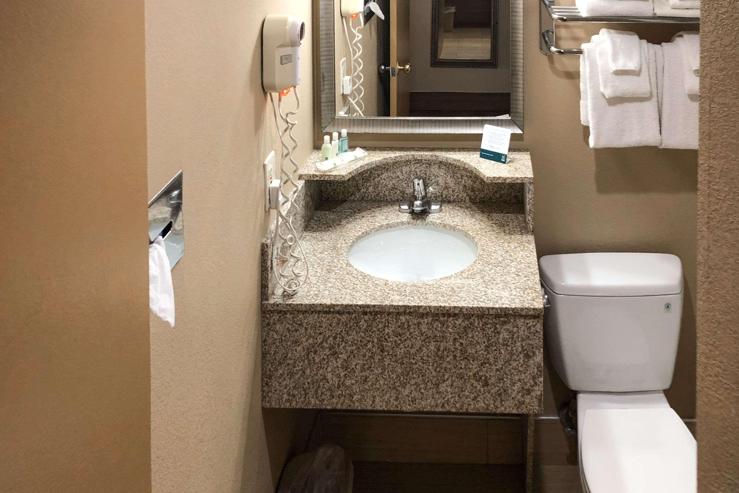 Quality Inn Near Joint Base Andrews-Washington Area Кэмп Спрингс Экстерьер фото