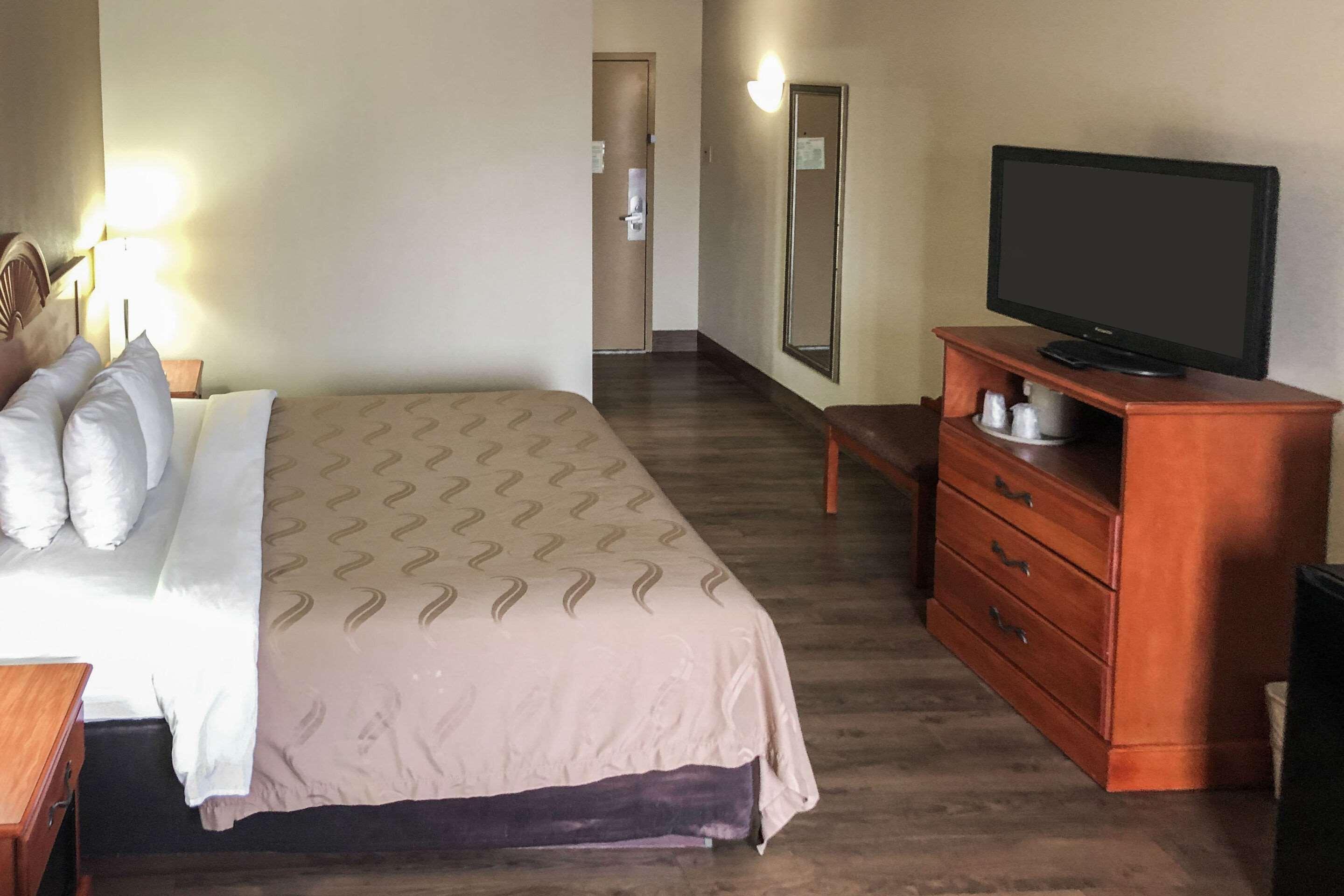 Quality Inn Near Joint Base Andrews-Washington Area Кэмп Спрингс Экстерьер фото