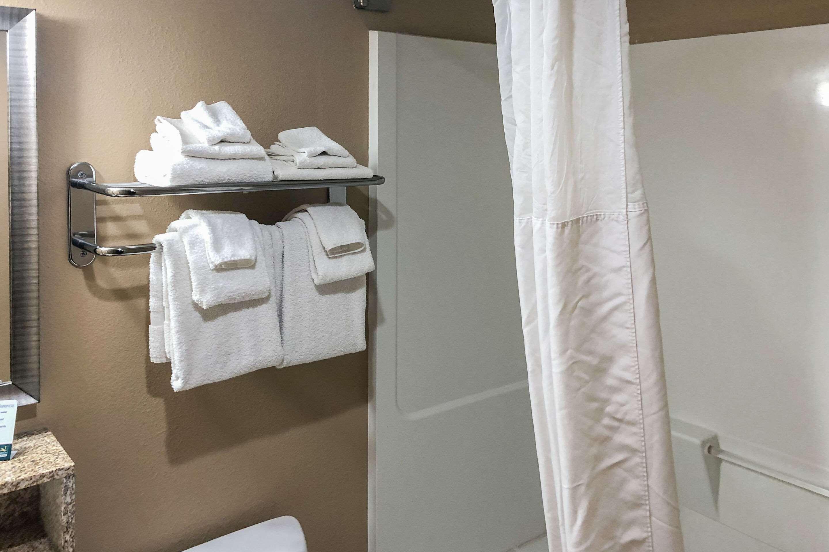 Quality Inn Near Joint Base Andrews-Washington Area Кэмп Спрингс Экстерьер фото