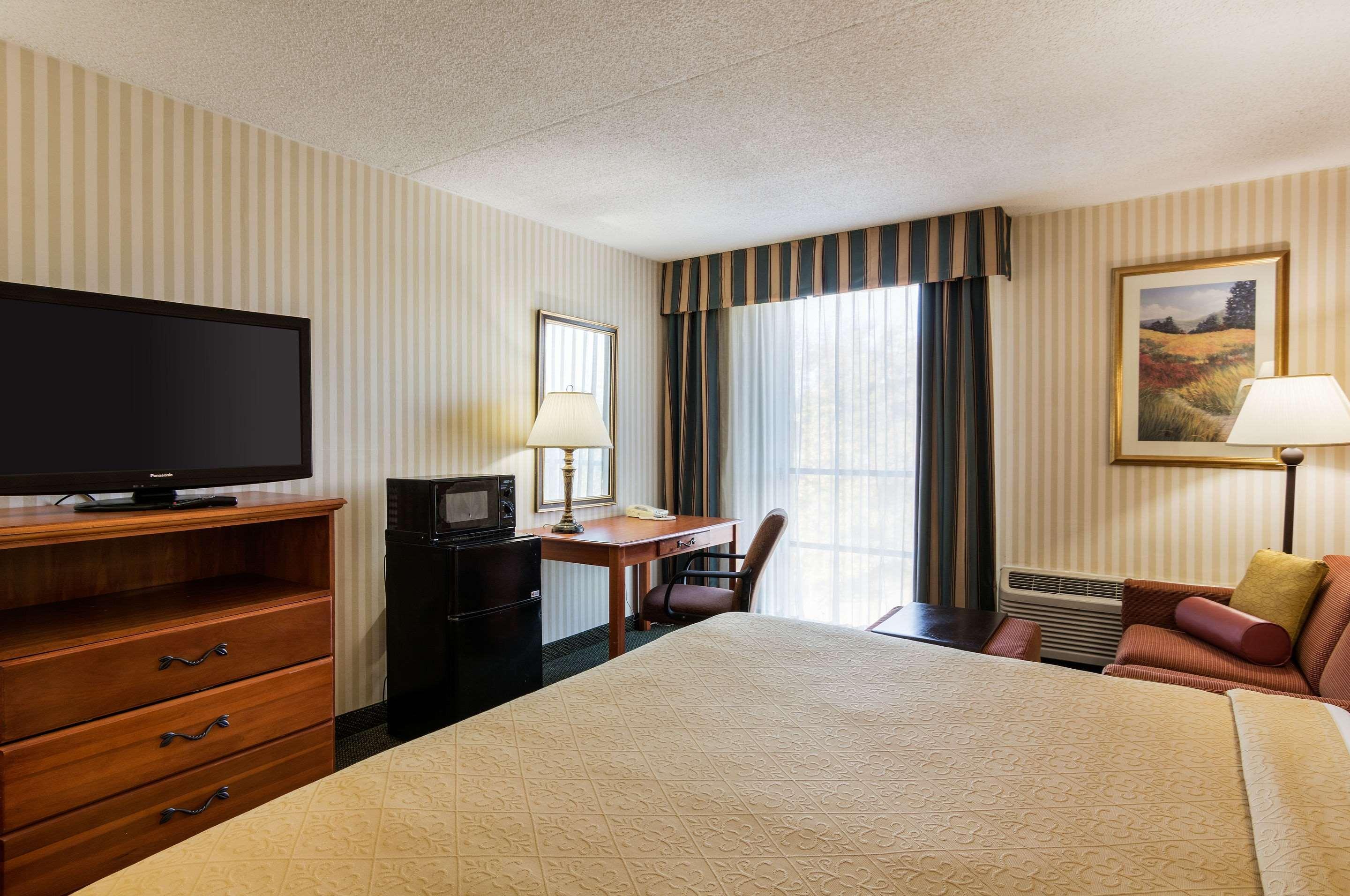 Quality Inn Near Joint Base Andrews-Washington Area Кэмп Спрингс Экстерьер фото