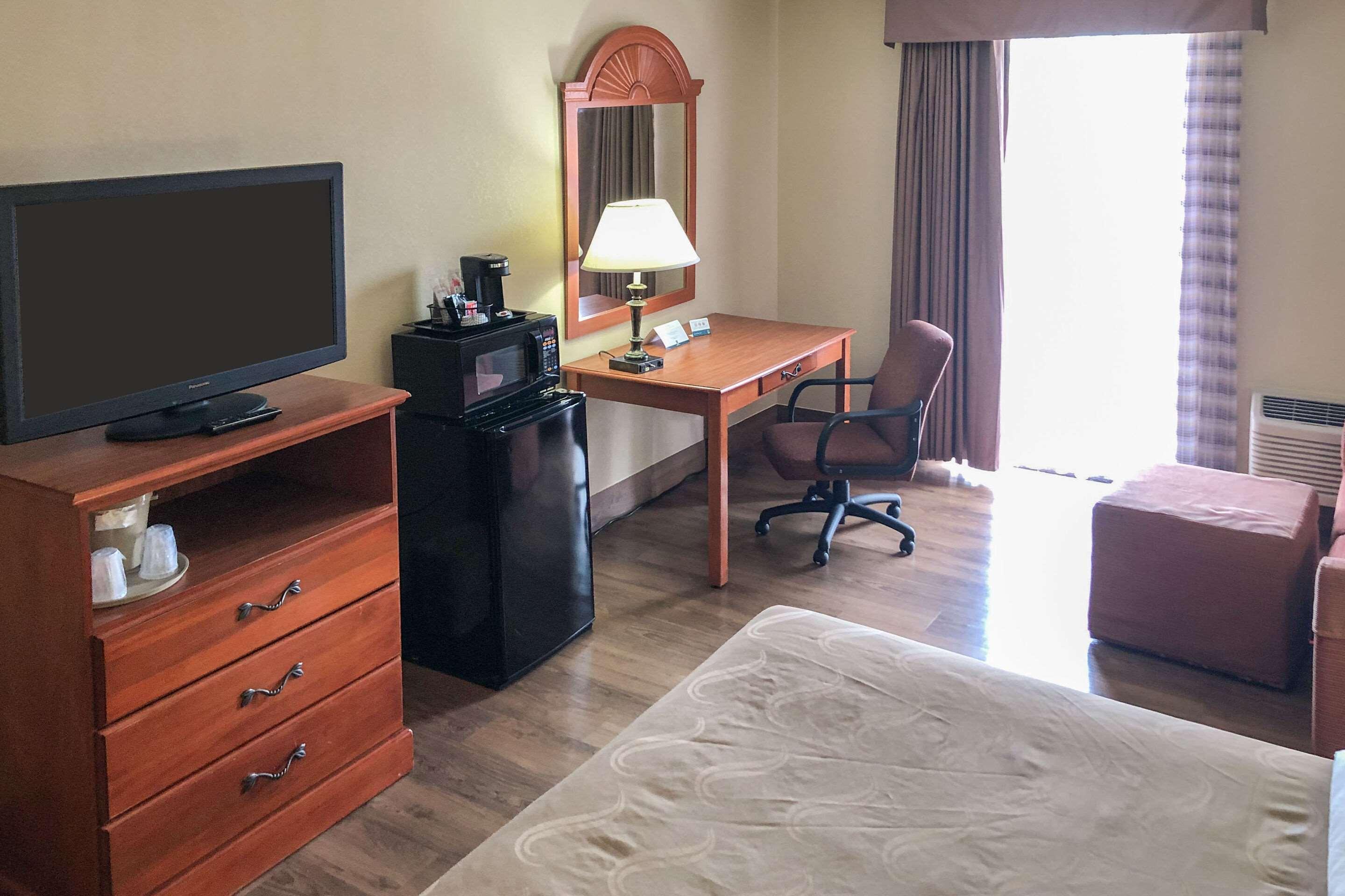 Quality Inn Near Joint Base Andrews-Washington Area Кэмп Спрингс Экстерьер фото