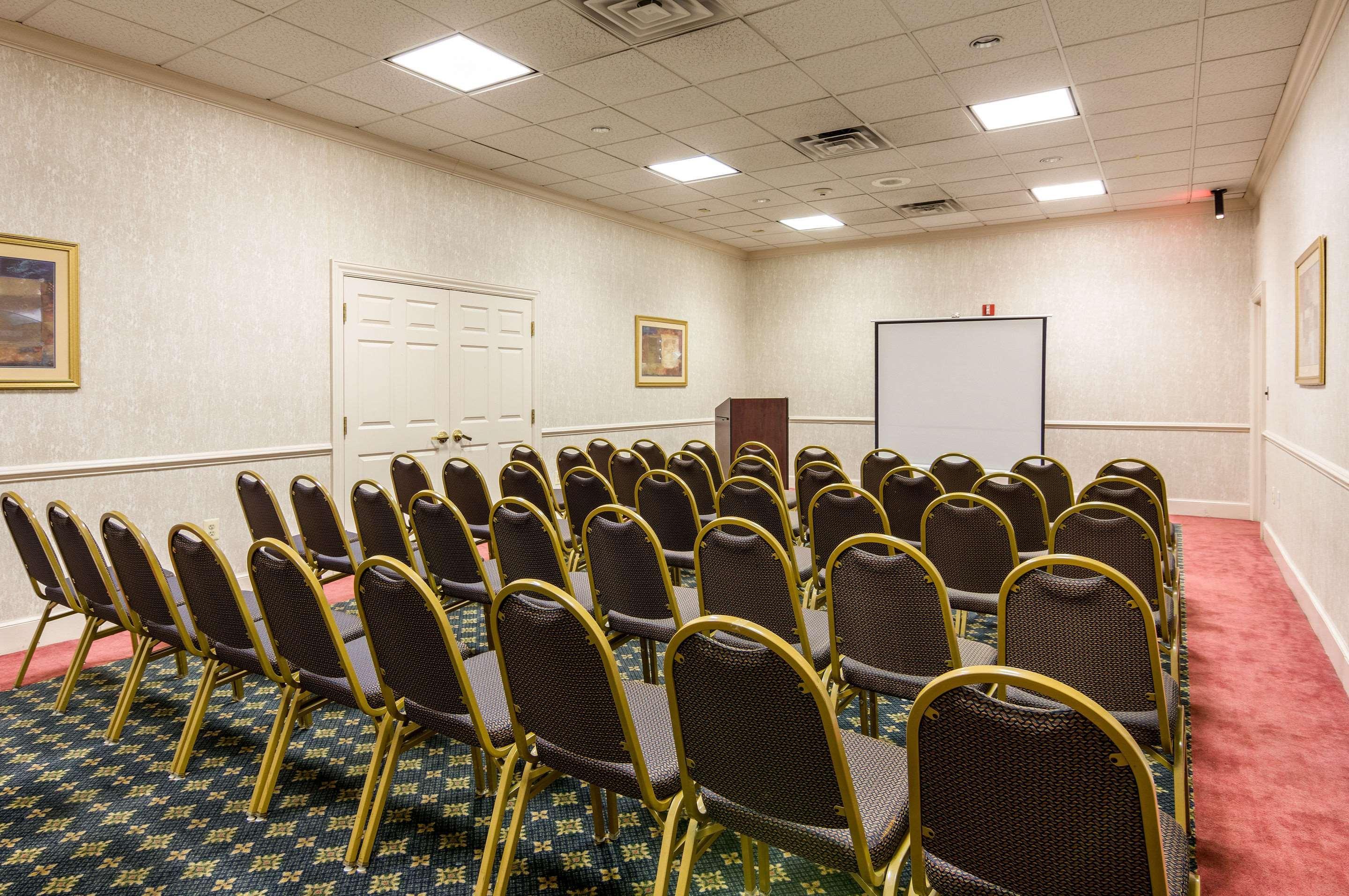 Quality Inn Near Joint Base Andrews-Washington Area Кэмп Спрингс Экстерьер фото