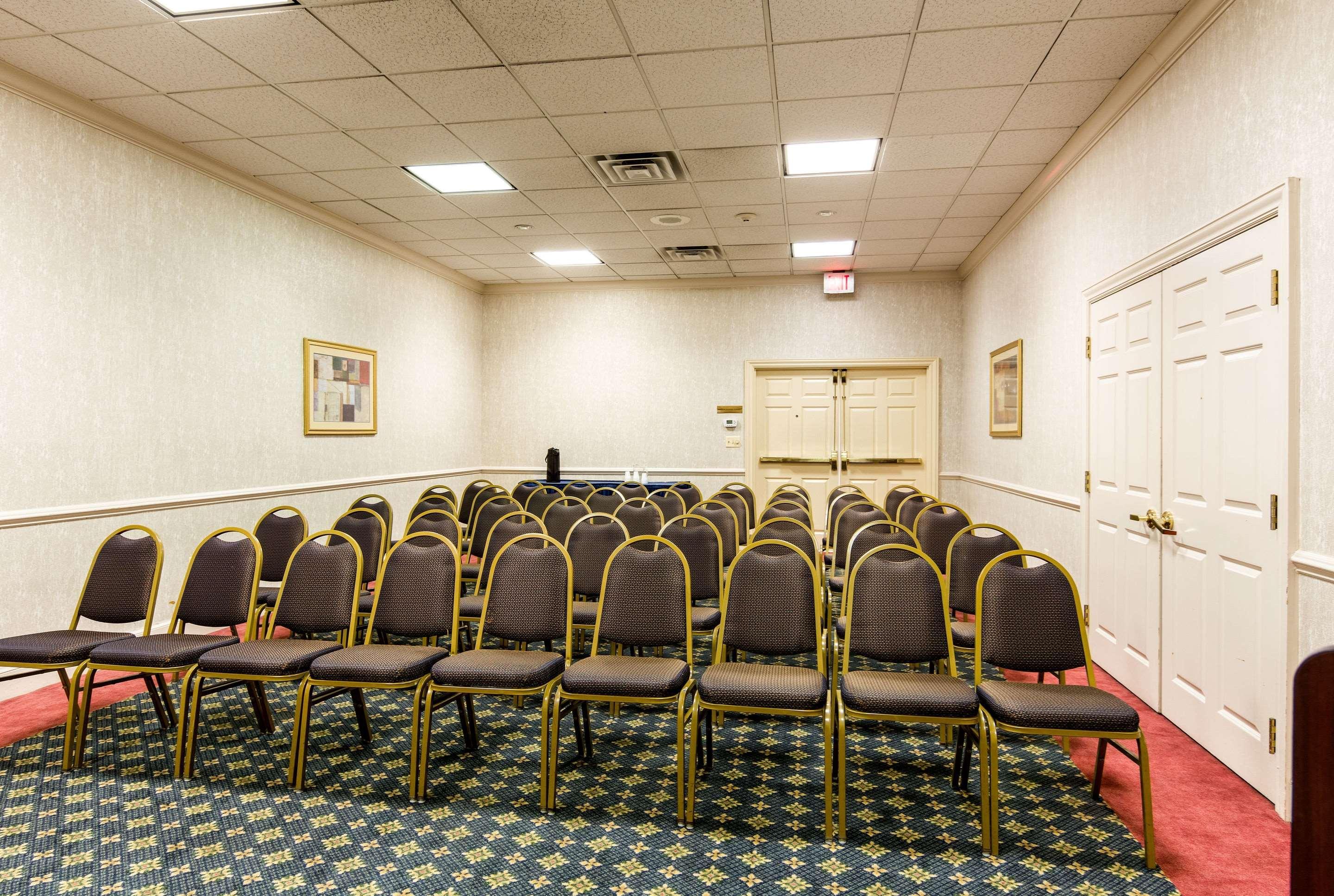 Quality Inn Near Joint Base Andrews-Washington Area Кэмп Спрингс Экстерьер фото