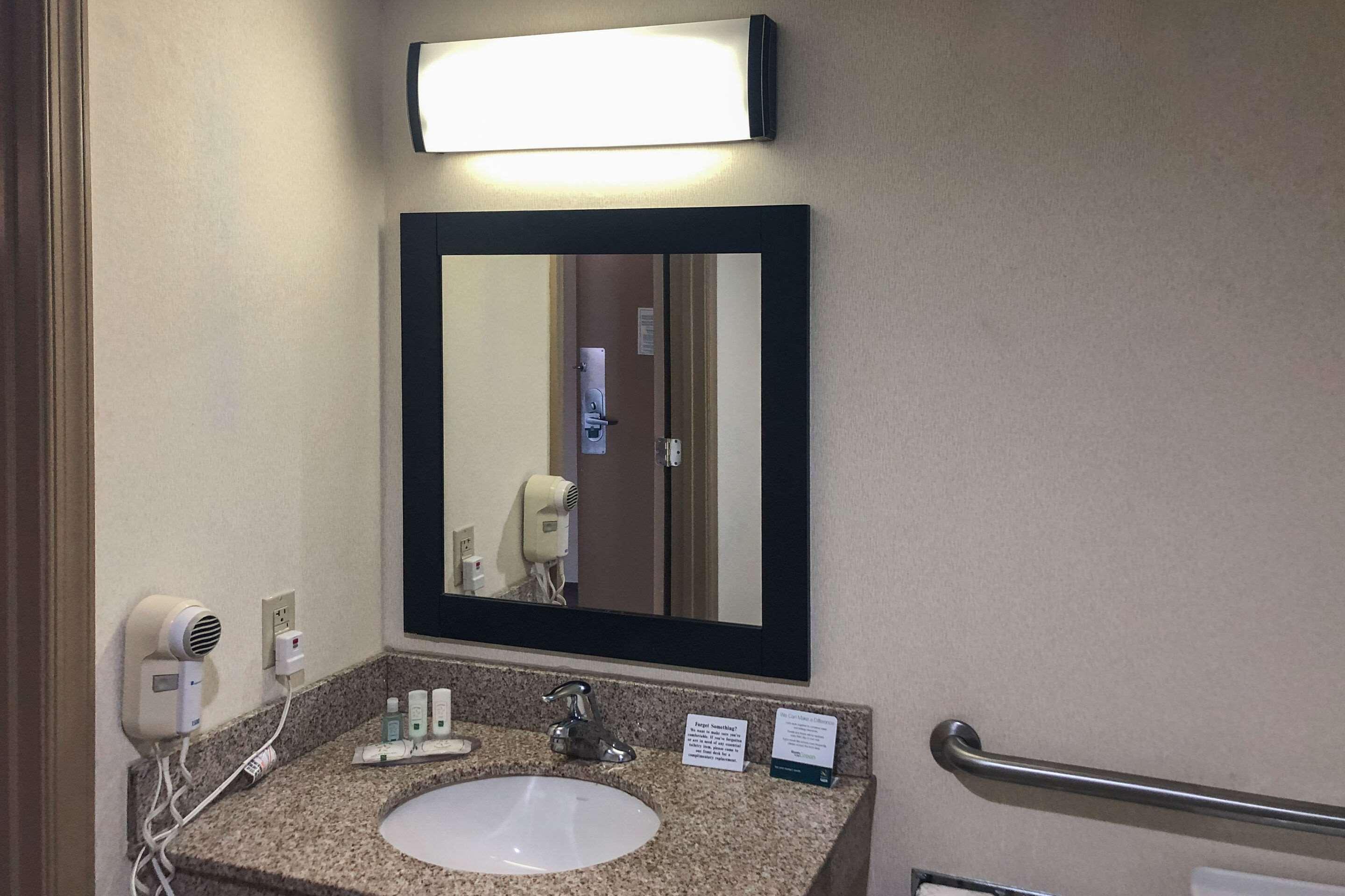 Quality Inn Near Joint Base Andrews-Washington Area Кэмп Спрингс Экстерьер фото