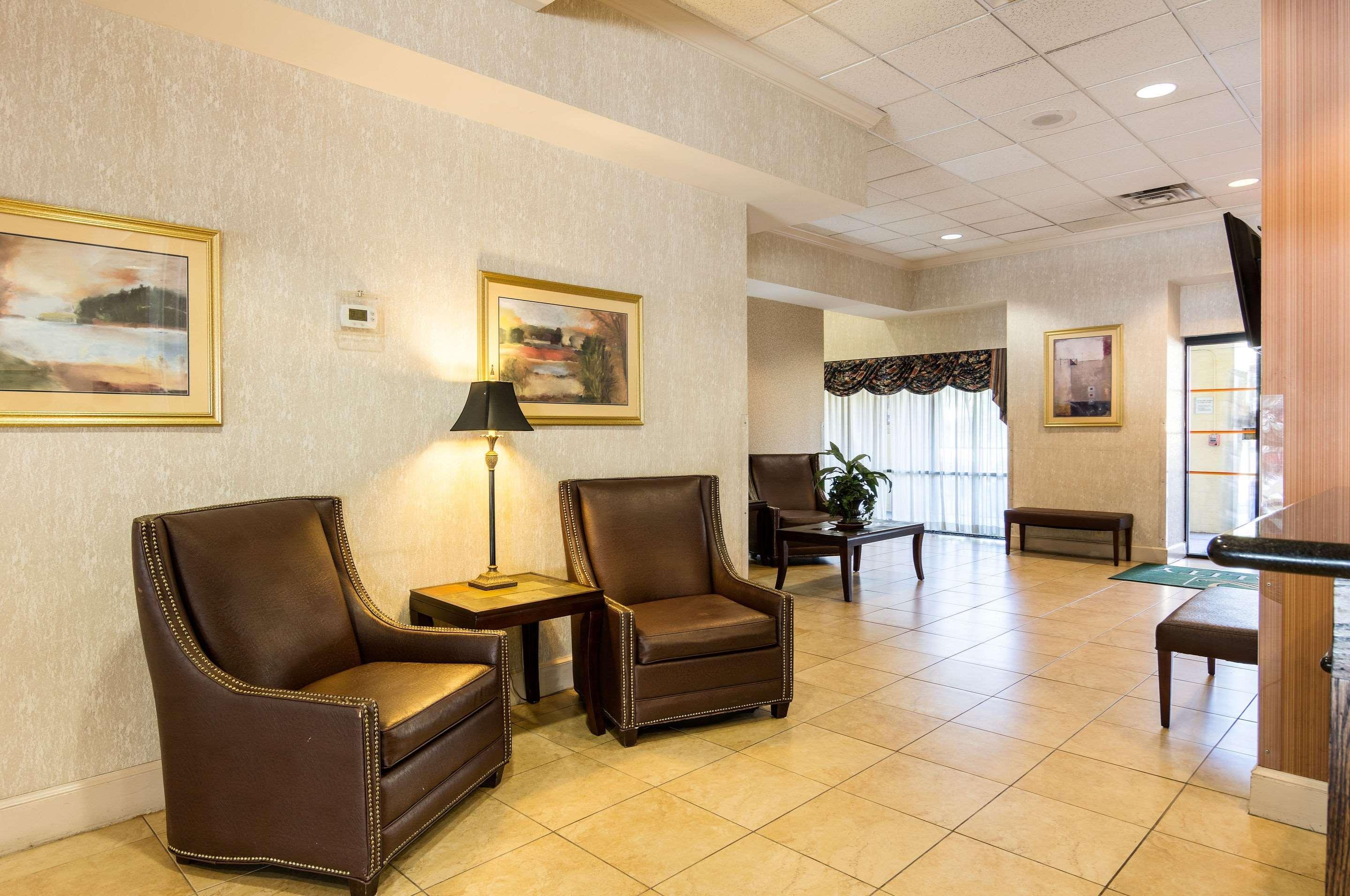 Quality Inn Near Joint Base Andrews-Washington Area Кэмп Спрингс Экстерьер фото