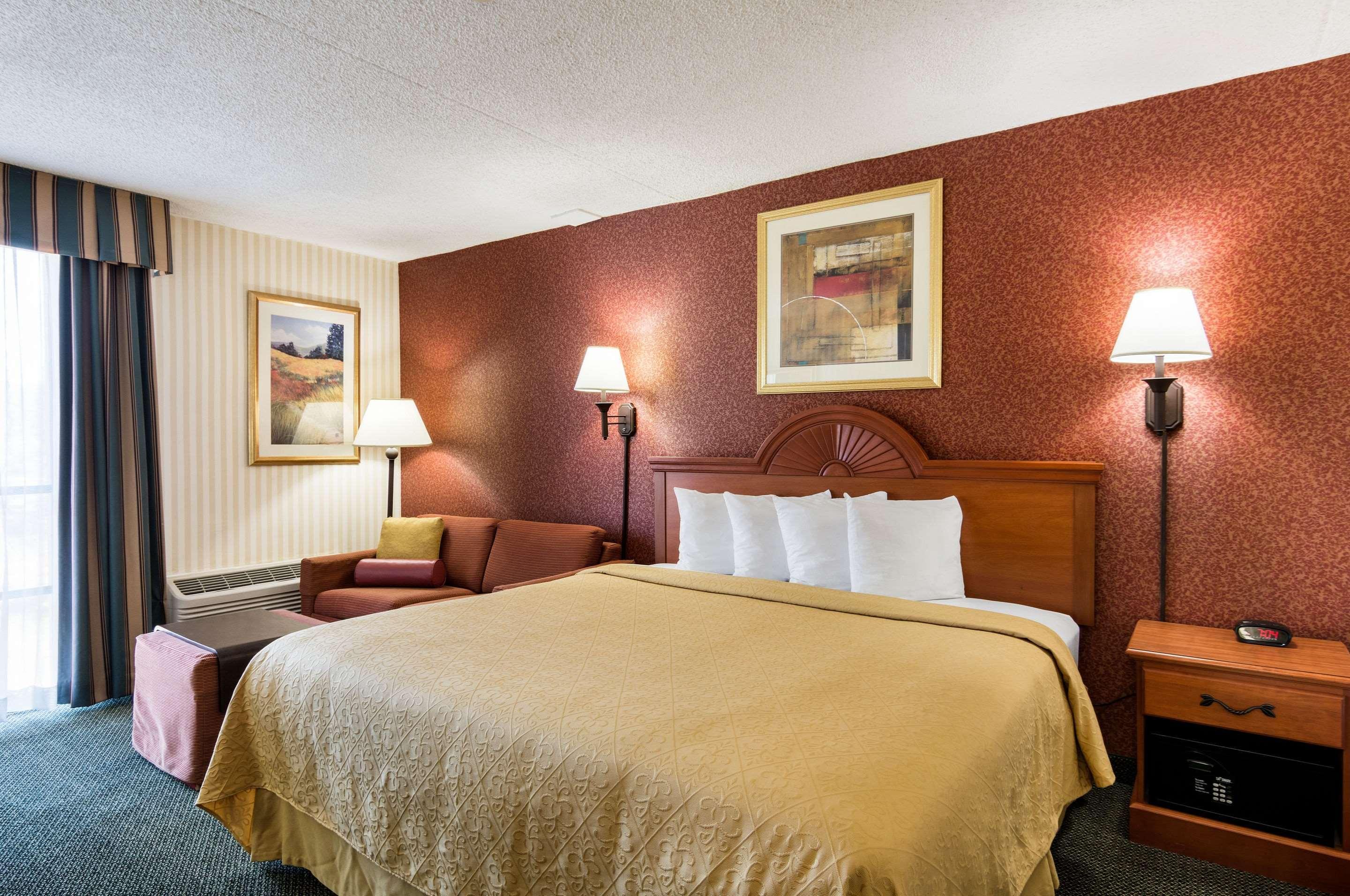 Quality Inn Near Joint Base Andrews-Washington Area Кэмп Спрингс Экстерьер фото