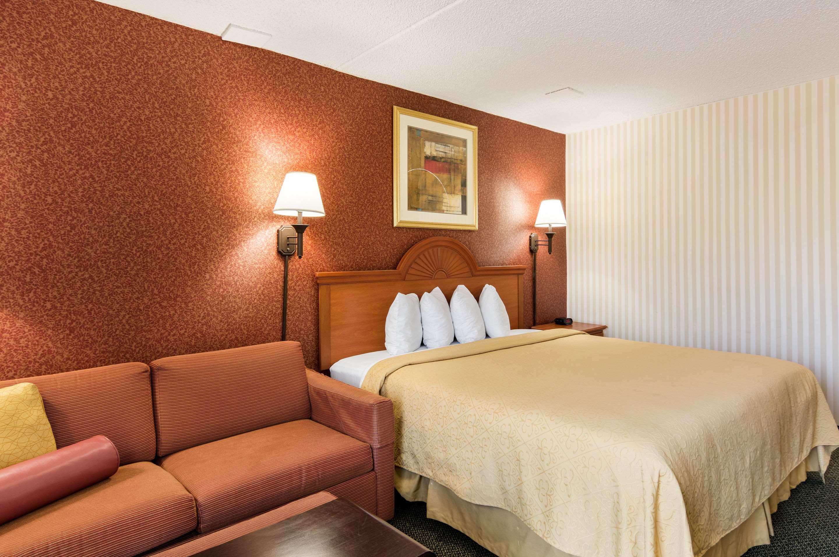 Quality Inn Near Joint Base Andrews-Washington Area Кэмп Спрингс Экстерьер фото