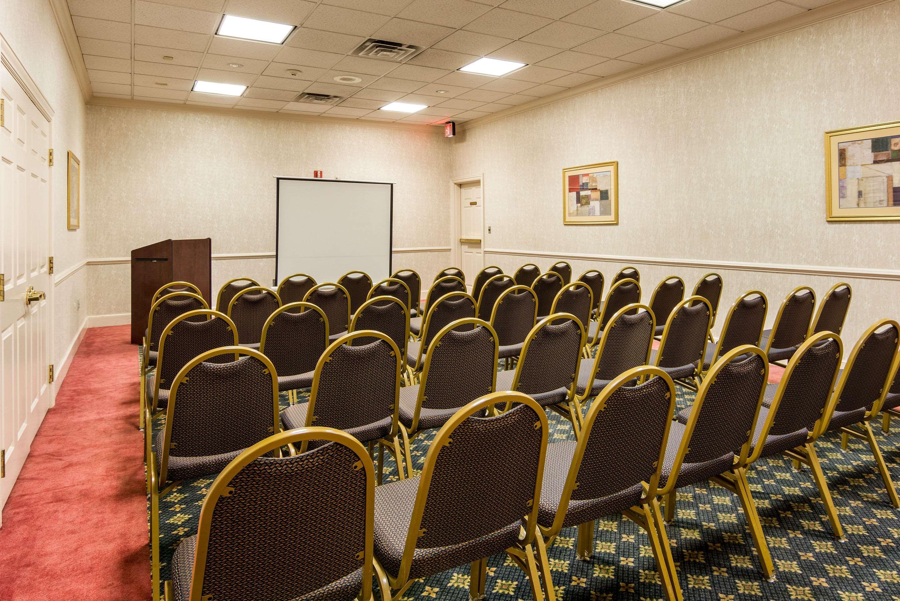 Quality Inn Near Joint Base Andrews-Washington Area Кэмп Спрингс Экстерьер фото