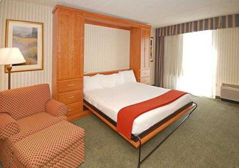 Quality Inn Near Joint Base Andrews-Washington Area Кэмп Спрингс Экстерьер фото